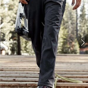 686 Men's Black Cargo Pants unwork slim fit